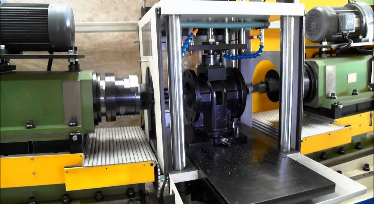 ambiente padrão de usinagem CNC de 3 eixos para peças industriais convencionais